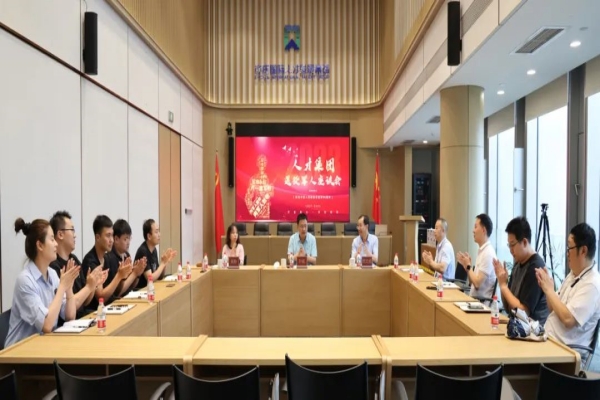 亦庄suncitygroup集团党委组织开展建军节座谈慰问活动